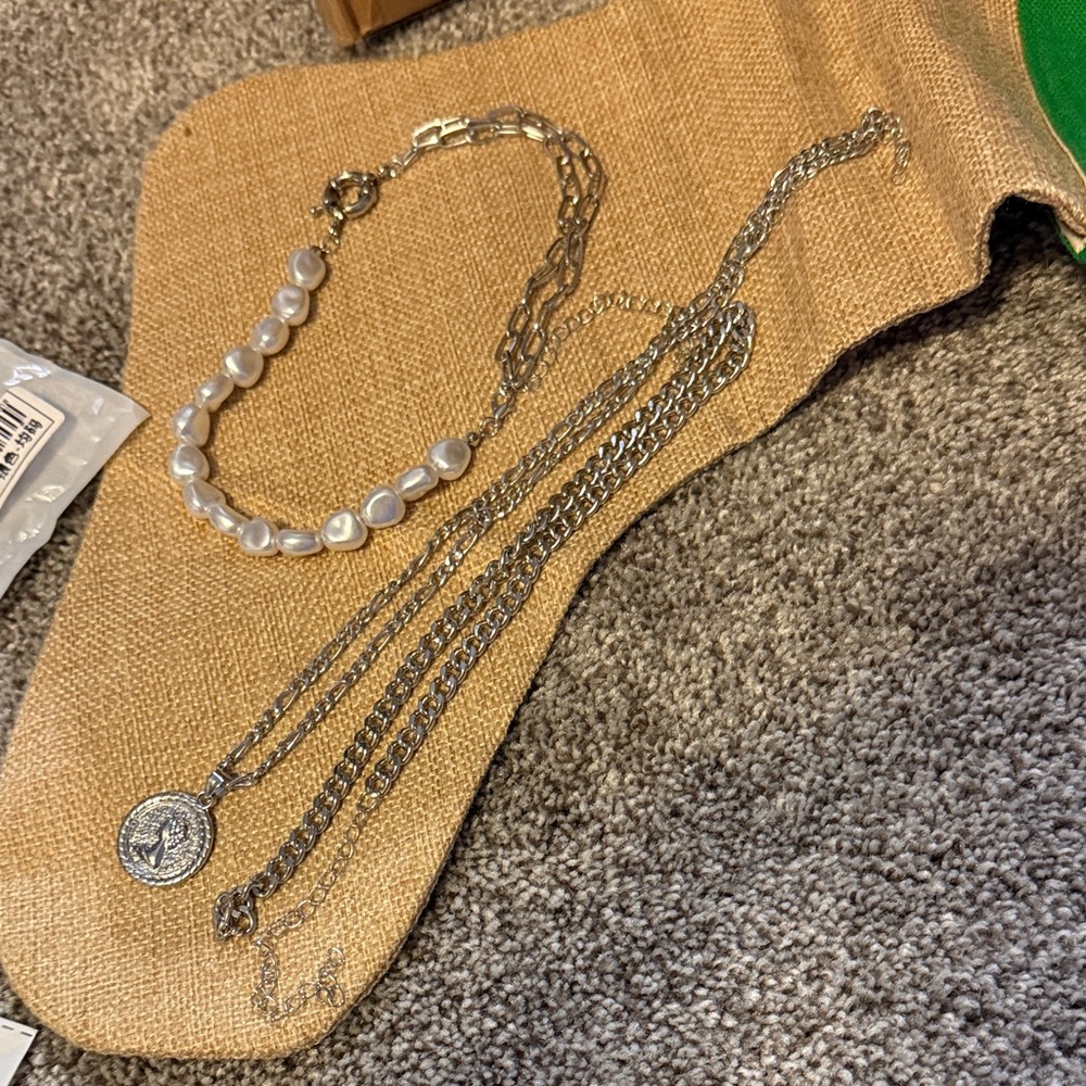 Elegant Silver Necklace and Bracelet Set